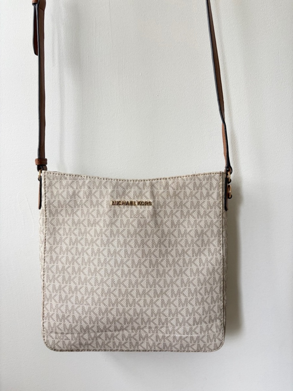 Michael Kors Beige Monogram Crossbody with Brown Strap - Picture 2 of 16